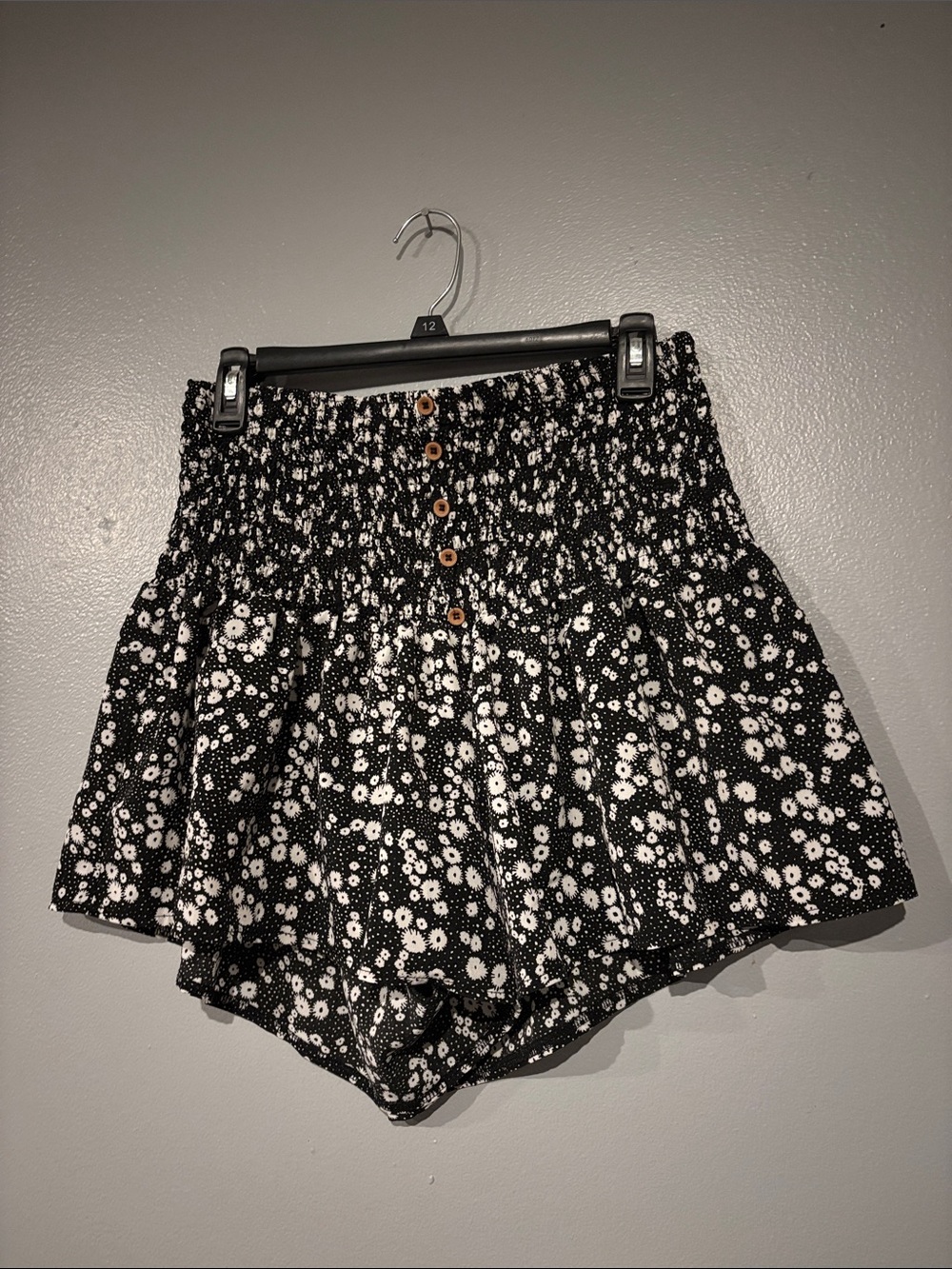 Smocked High-Waist Floral Women’s Shorts - Black/White